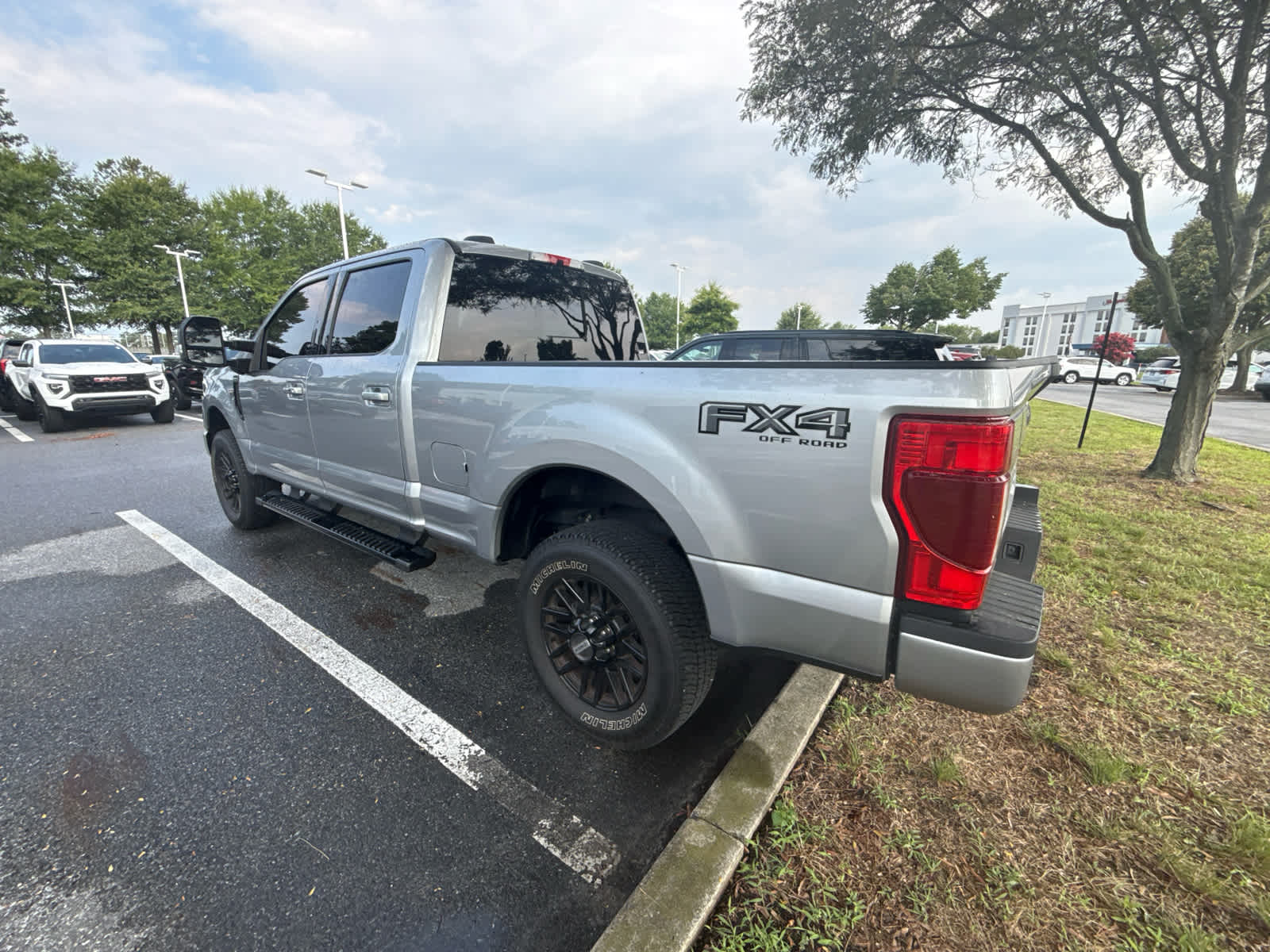 2020 Ford Super Duty F-250 Pickup LARIAT - Iconic Silver exterior view 7