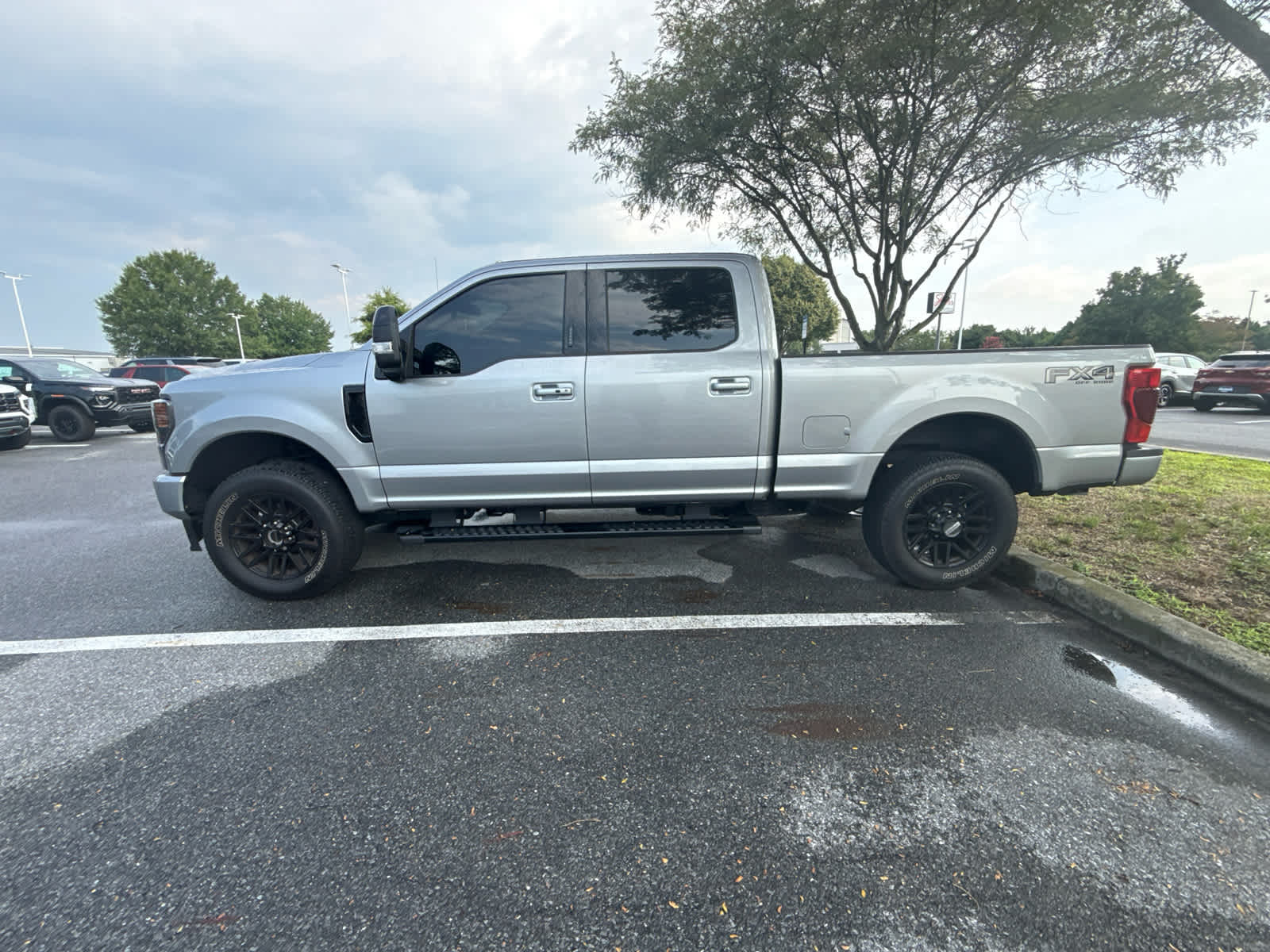 2020 Ford Super Duty F-250 Pickup LARIAT - Iconic Silver exterior view 9
