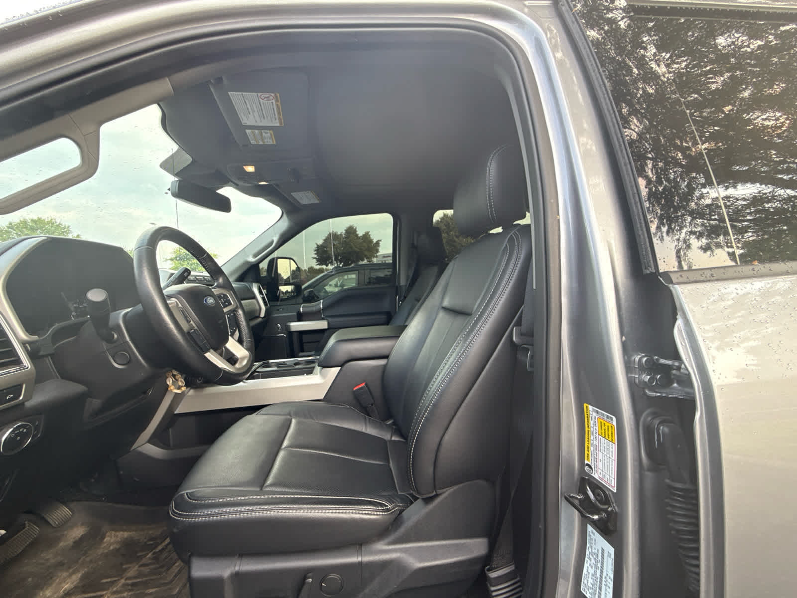 2020 Ford Super Duty F-250 Pickup LARIAT - Iconic Silver exterior view 11