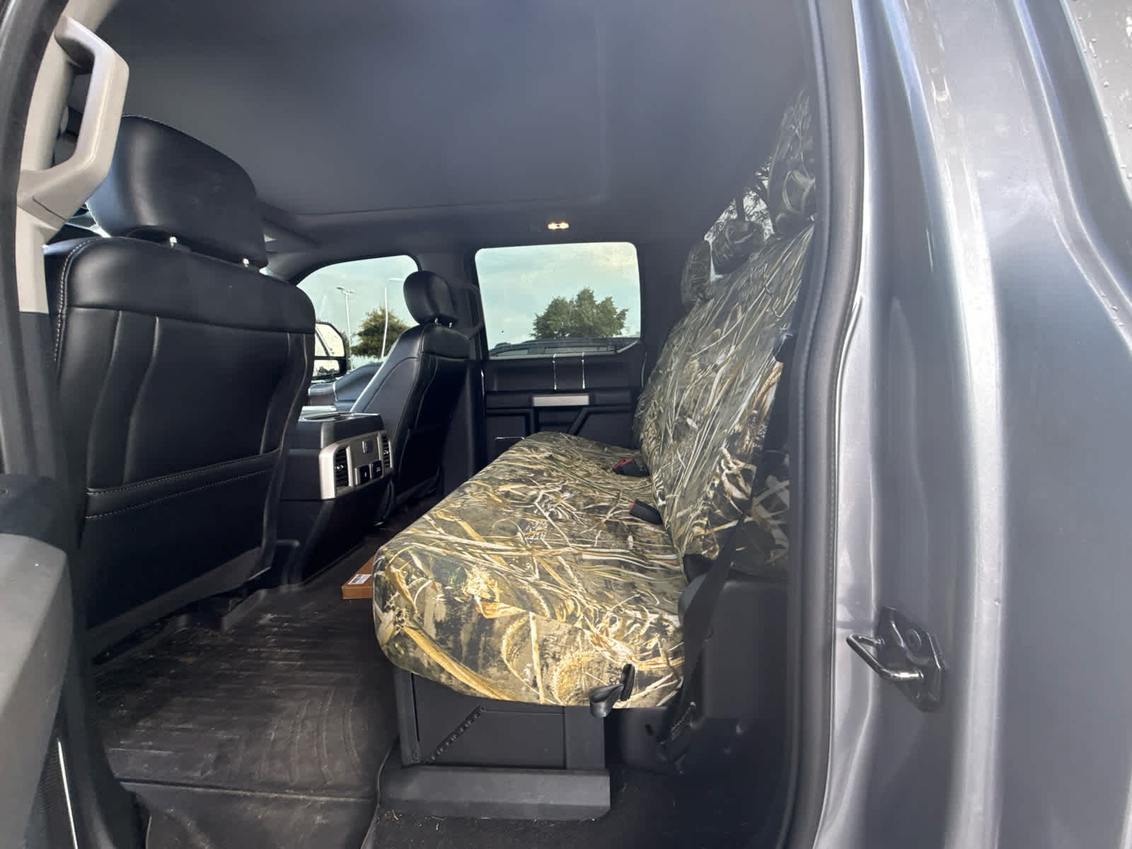 2020 Ford Super Duty F-250 Pickup LARIAT - Iconic Silver exterior view 13