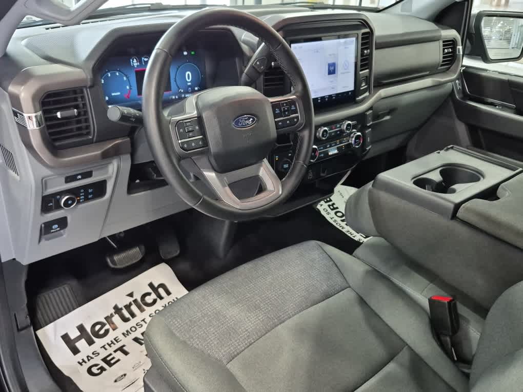 2025 Ford F-150 XLT - Agate Black Metallic exterior view 11