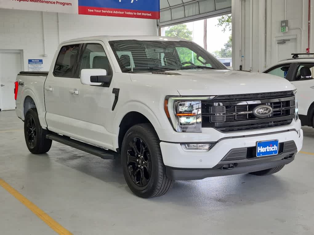 2023 Ford F-150 LARIAT - Oxford White exterior view 2