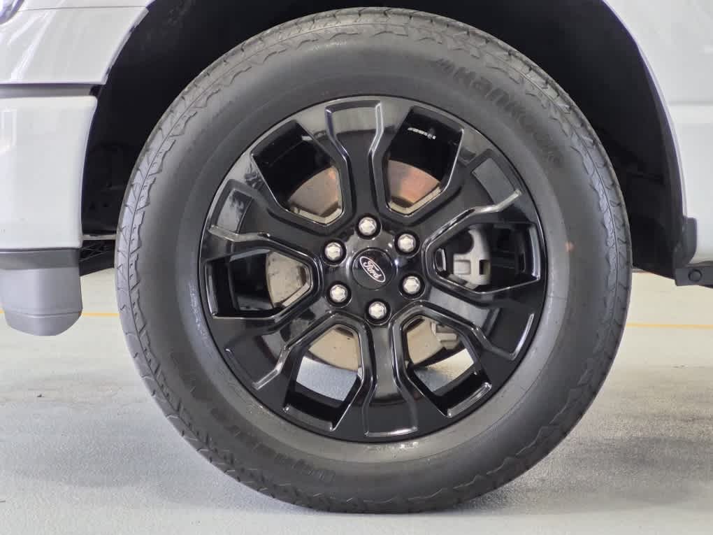 2023 Ford F-150 LARIAT - Oxford White exterior view 5