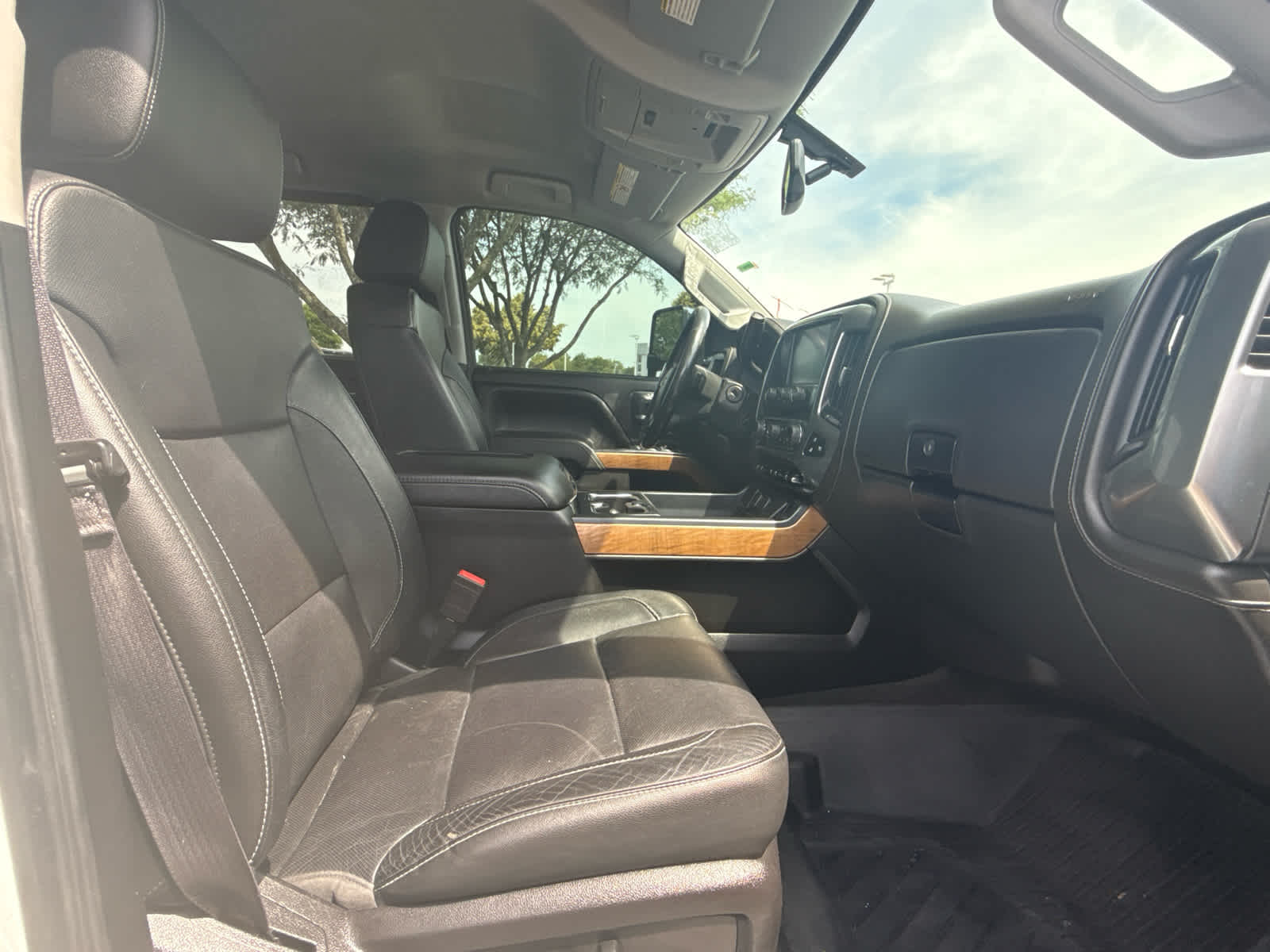 2016 Chevrolet Silverado 2500HD LTZ - Summit White exterior view 7
