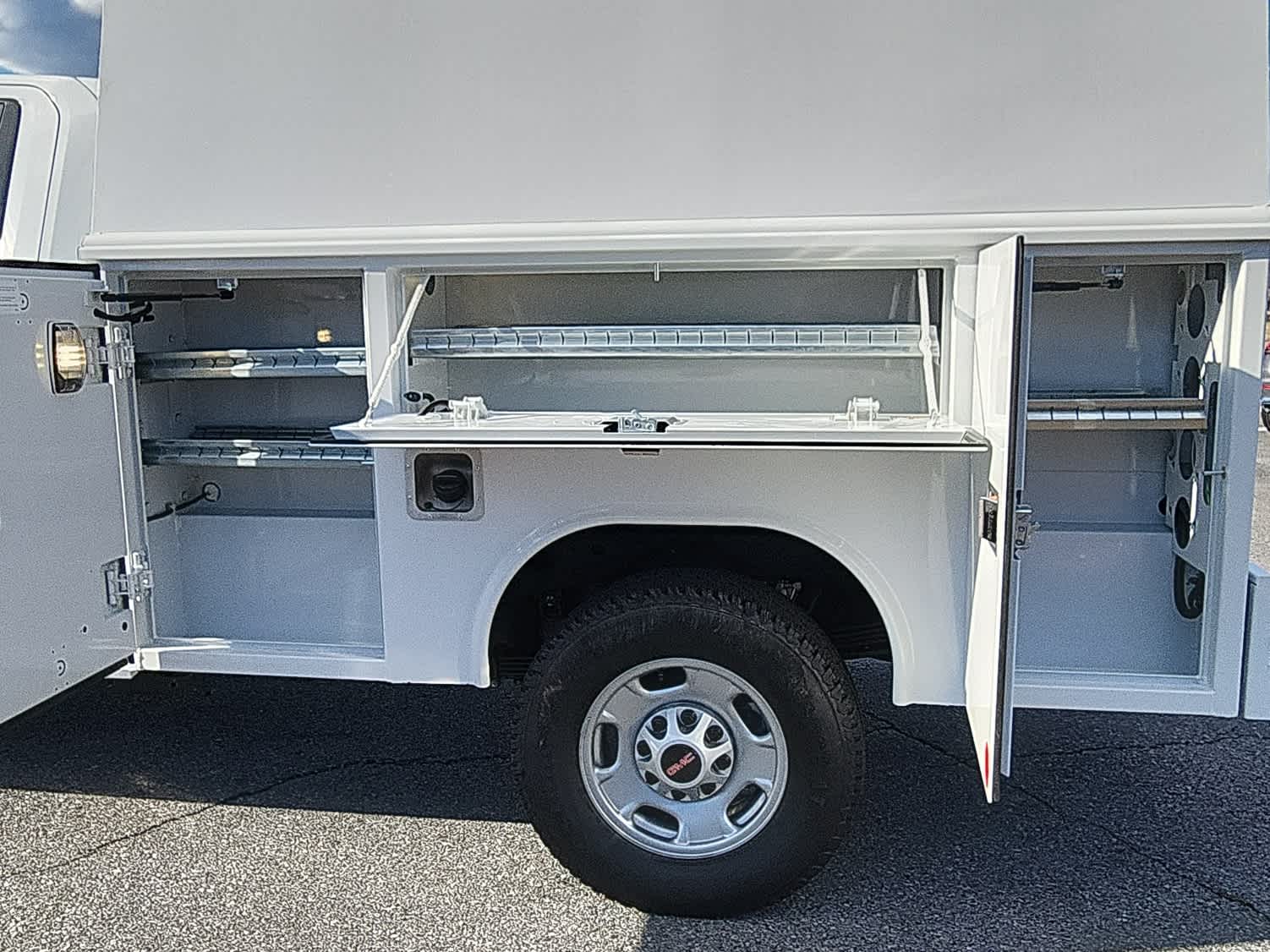 2025 GMC Sierra 2500HD Pro - Summit White exterior view 18