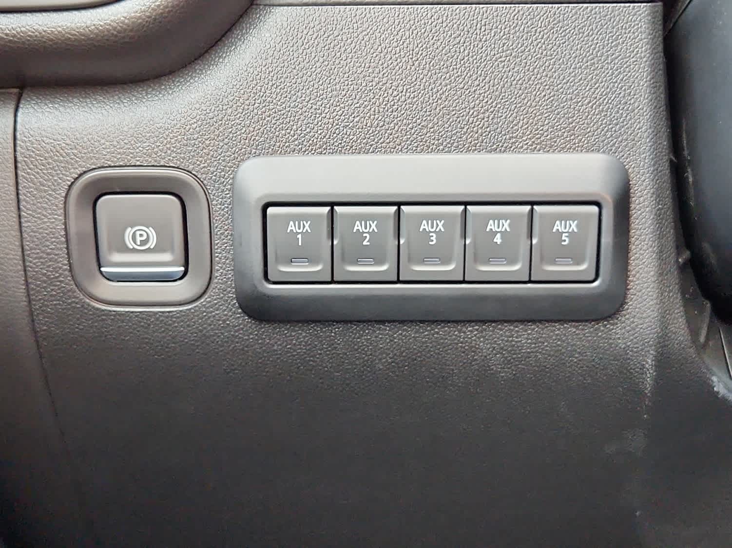2025 GMC Sierra 2500HD Pro - Summit White exterior view 17