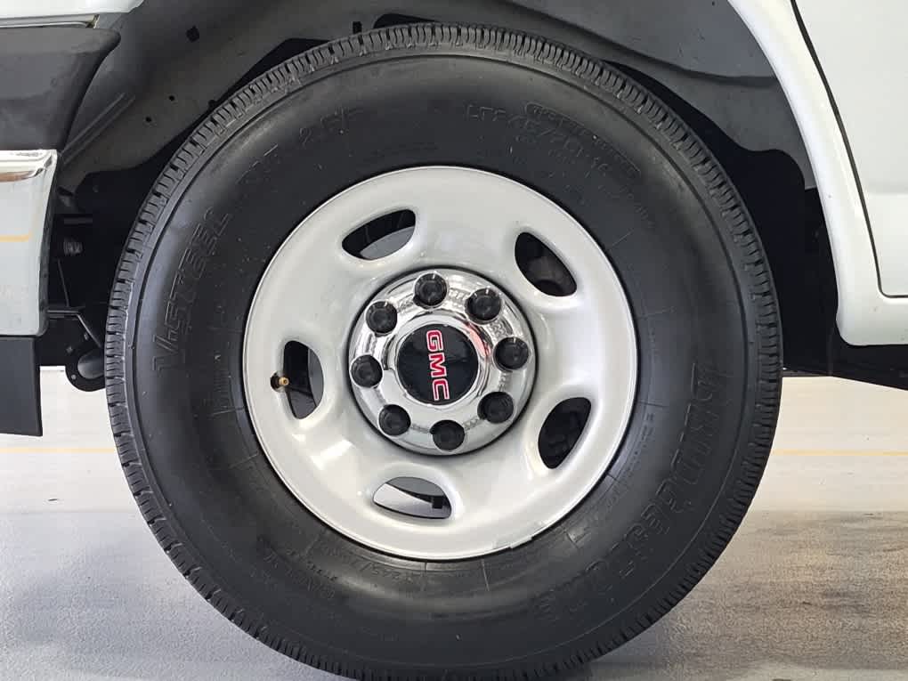 2025 GMC Savana Passenger LT - Summit White exterior view 6