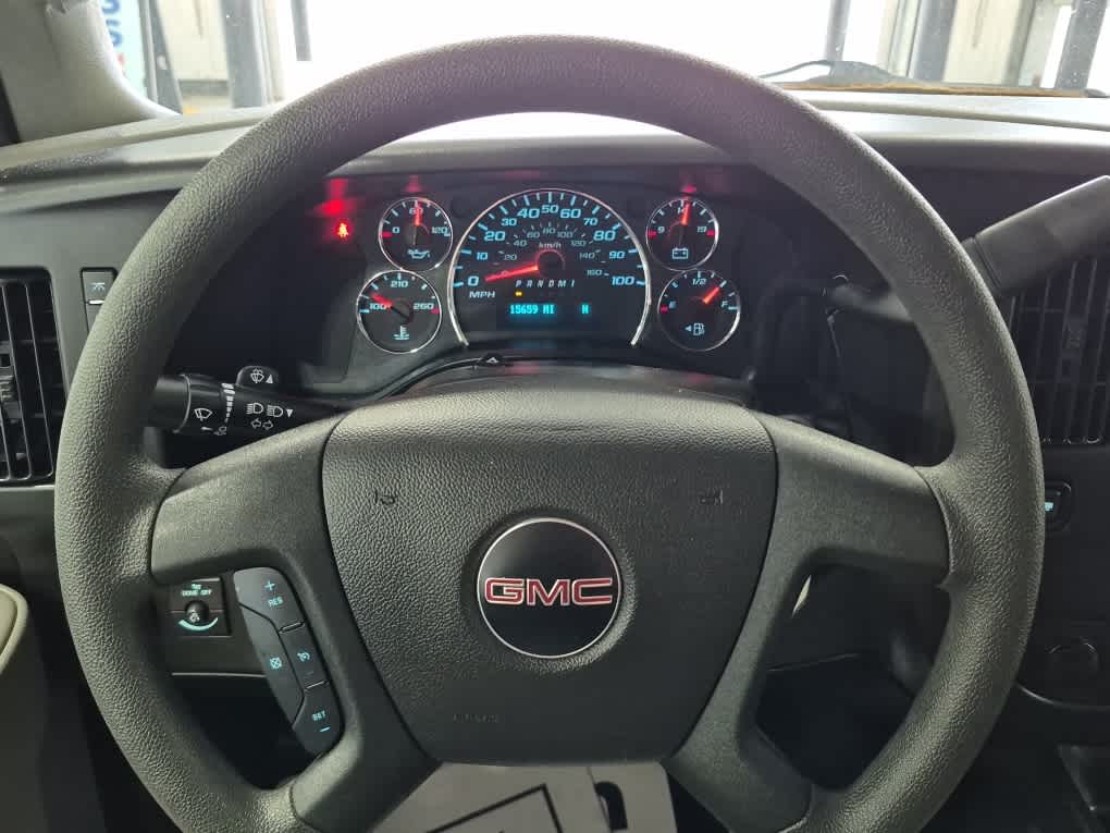 2025 GMC Savana Passenger LT - Summit White exterior view 10