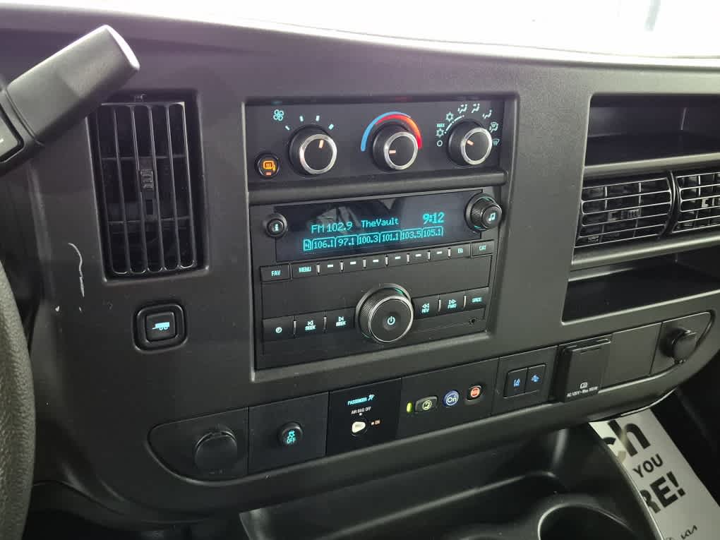 2025 GMC Savana Passenger LT - Summit White exterior view 9