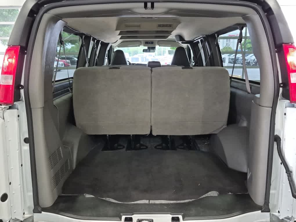 2025 GMC Savana Passenger LT - Summit White exterior view 16