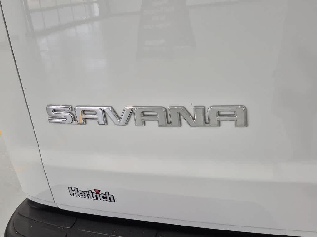 2025 GMC Savana Passenger LT - Summit White exterior view 17