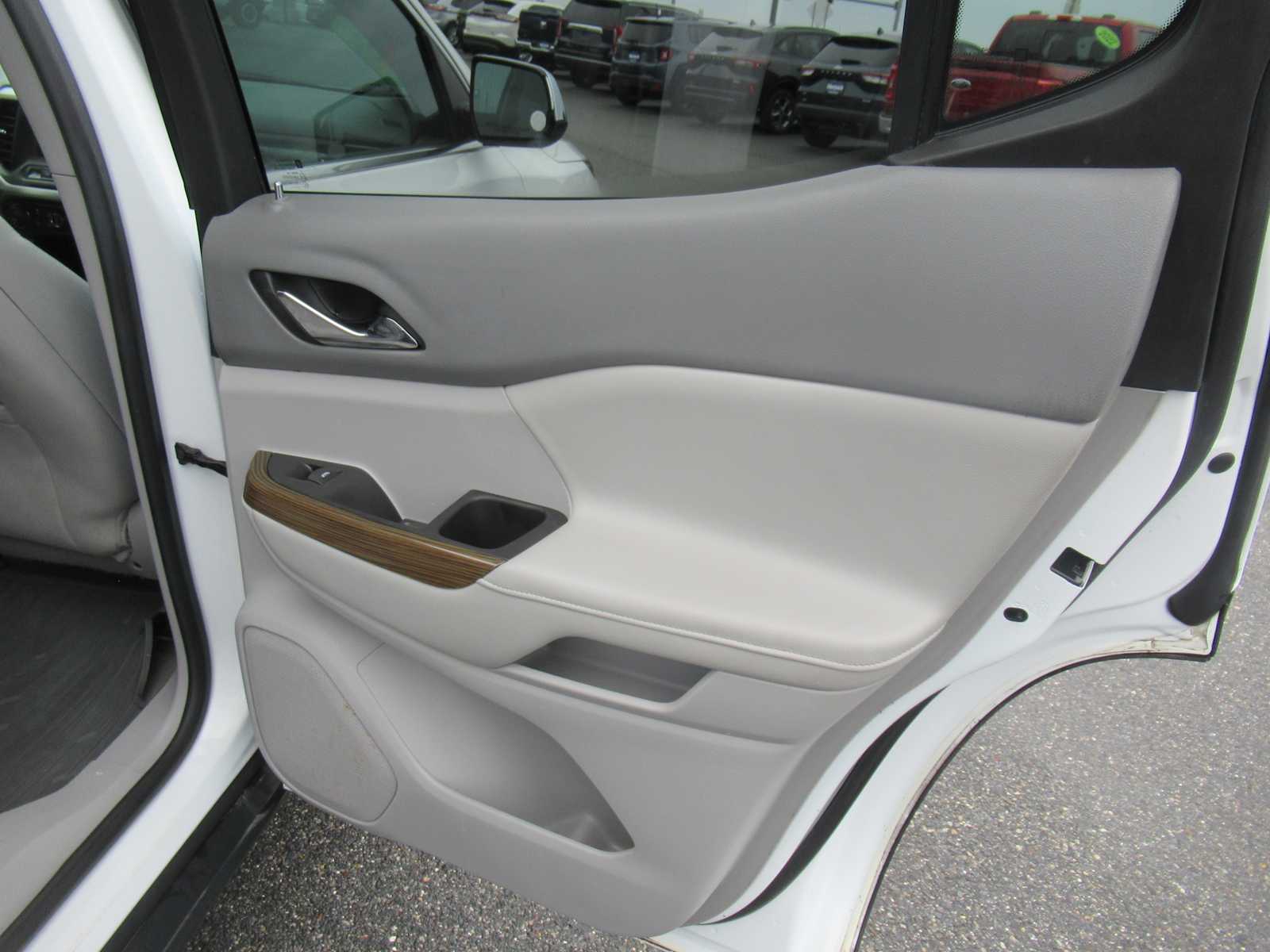 2018 GMC Acadia SLE - Summit White exterior view 20