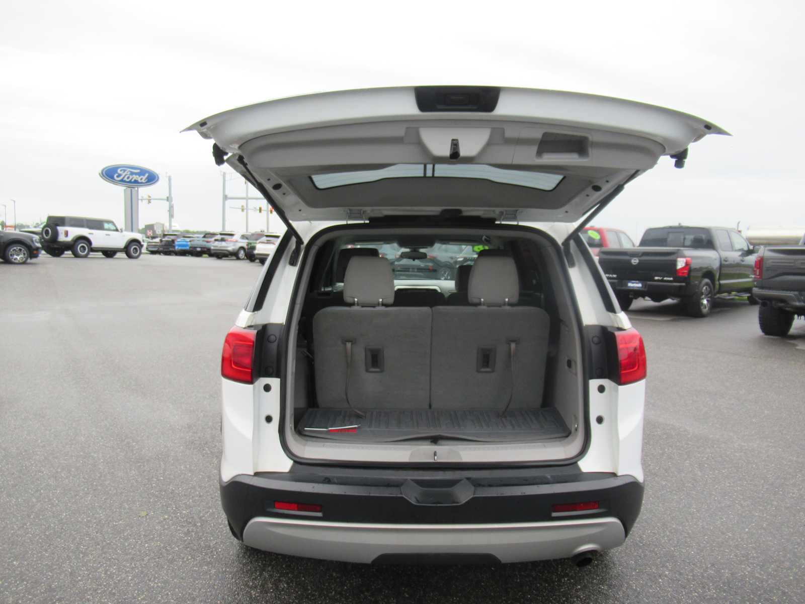 2018 GMC Acadia SLE - Summit White exterior view 18