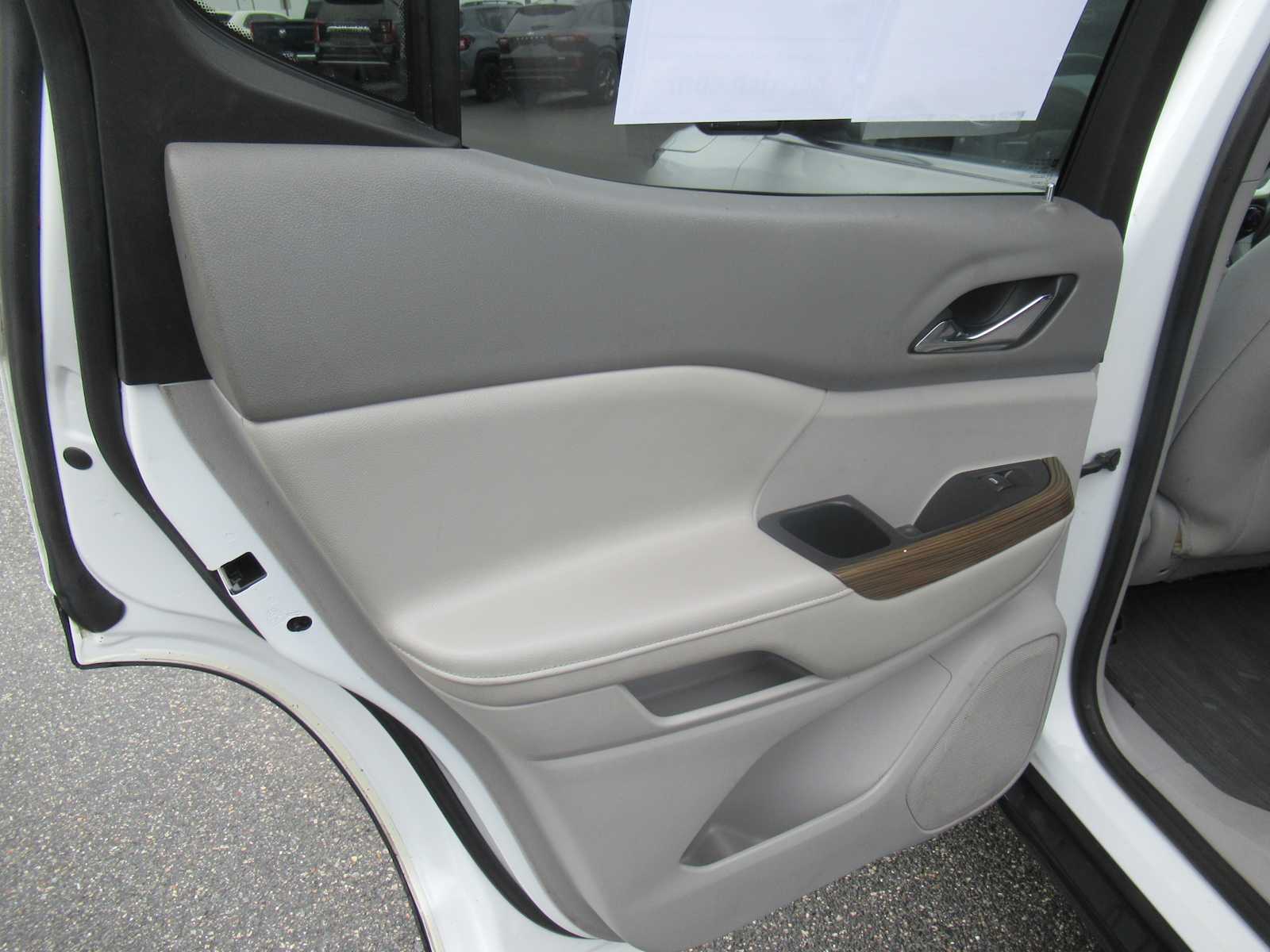 2018 GMC Acadia SLE - Summit White exterior view 16