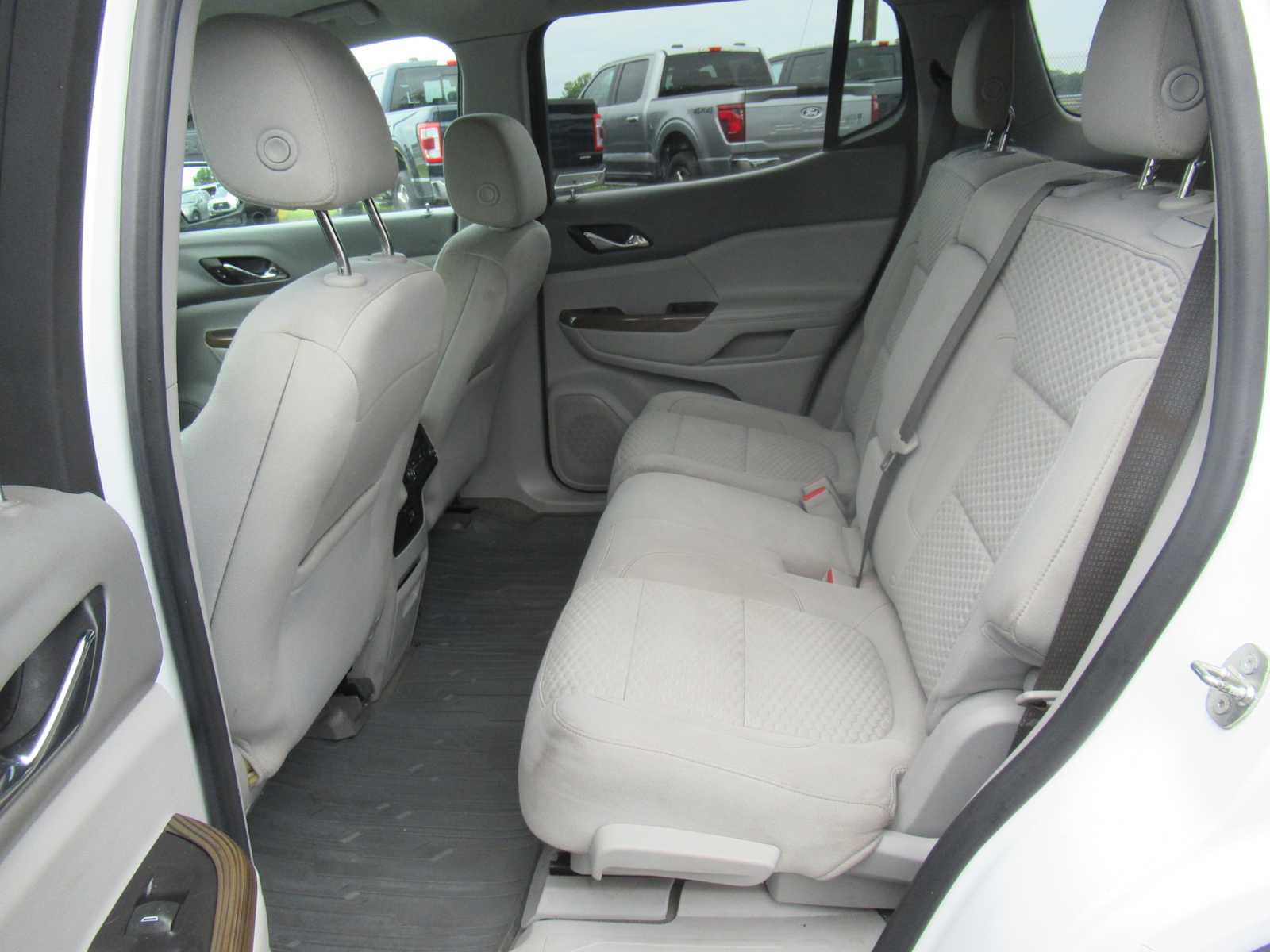 2018 GMC Acadia SLE - Summit White exterior view 15