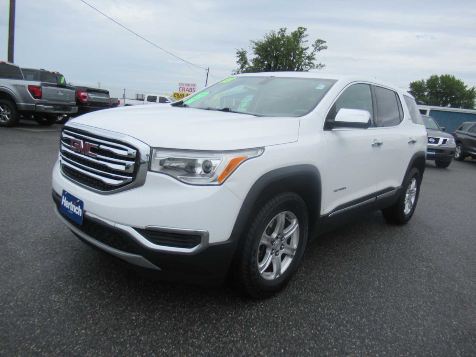 2018 GMC Acadia SLE - Summit White exterior view 1