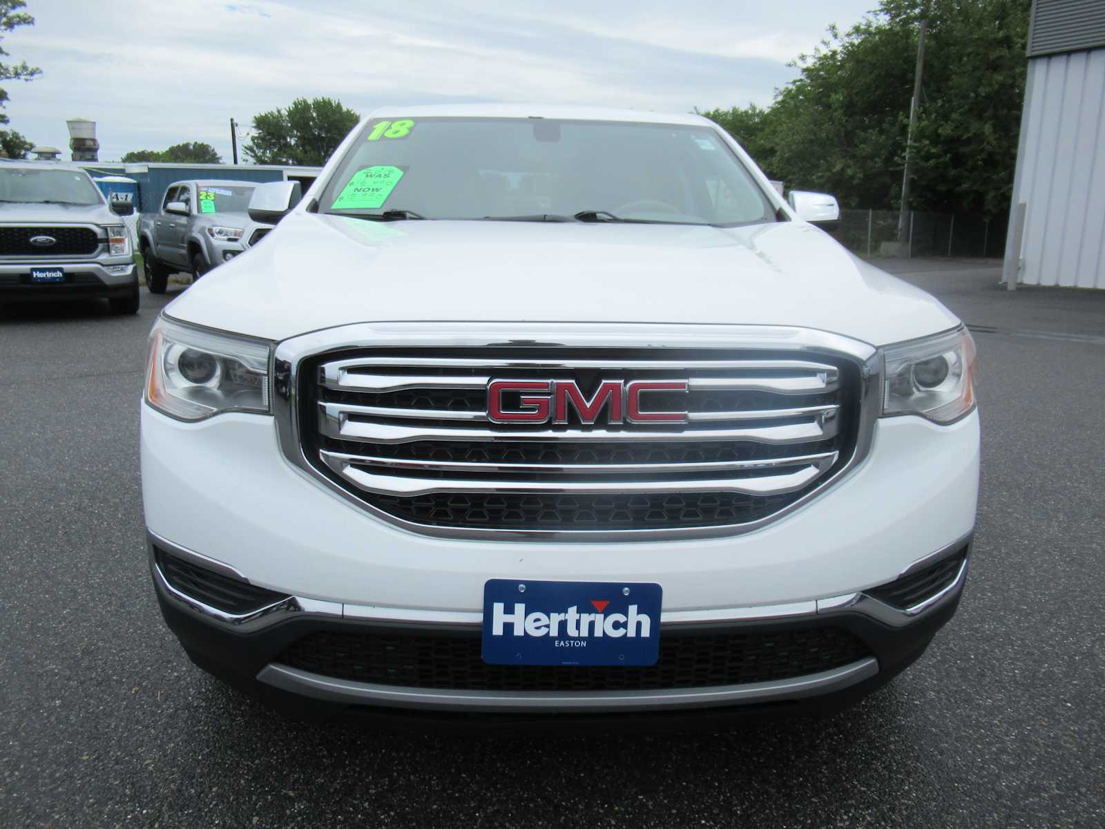 2018 GMC Acadia SLE - Summit White exterior view 2