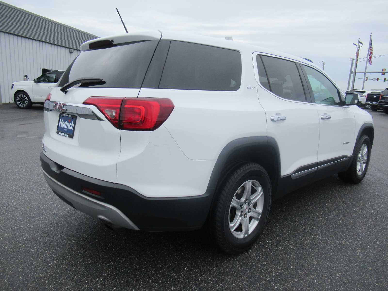 2018 GMC Acadia SLE - Summit White exterior view 5