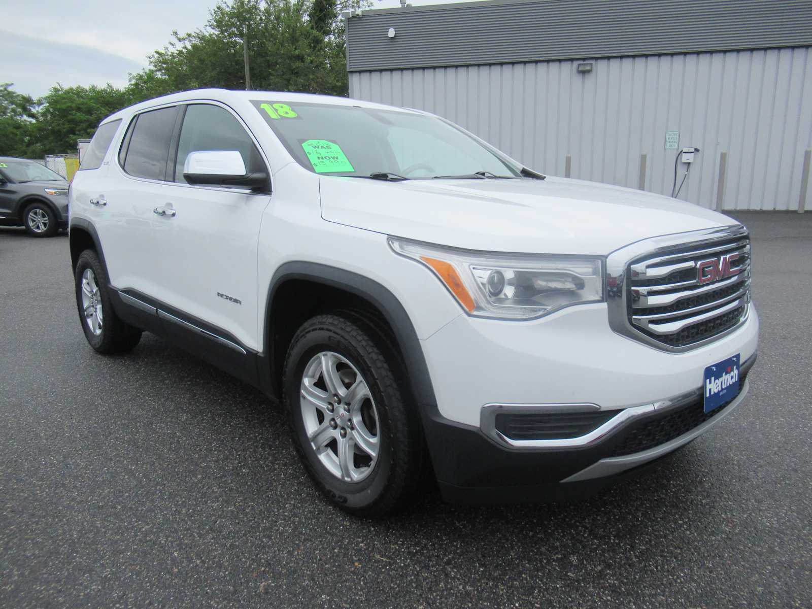 2018 GMC Acadia SLE - Summit White exterior view 3