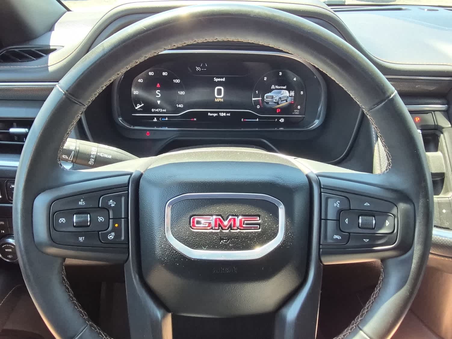 2024 GMC Yukon AT4 - Summit White exterior view 20