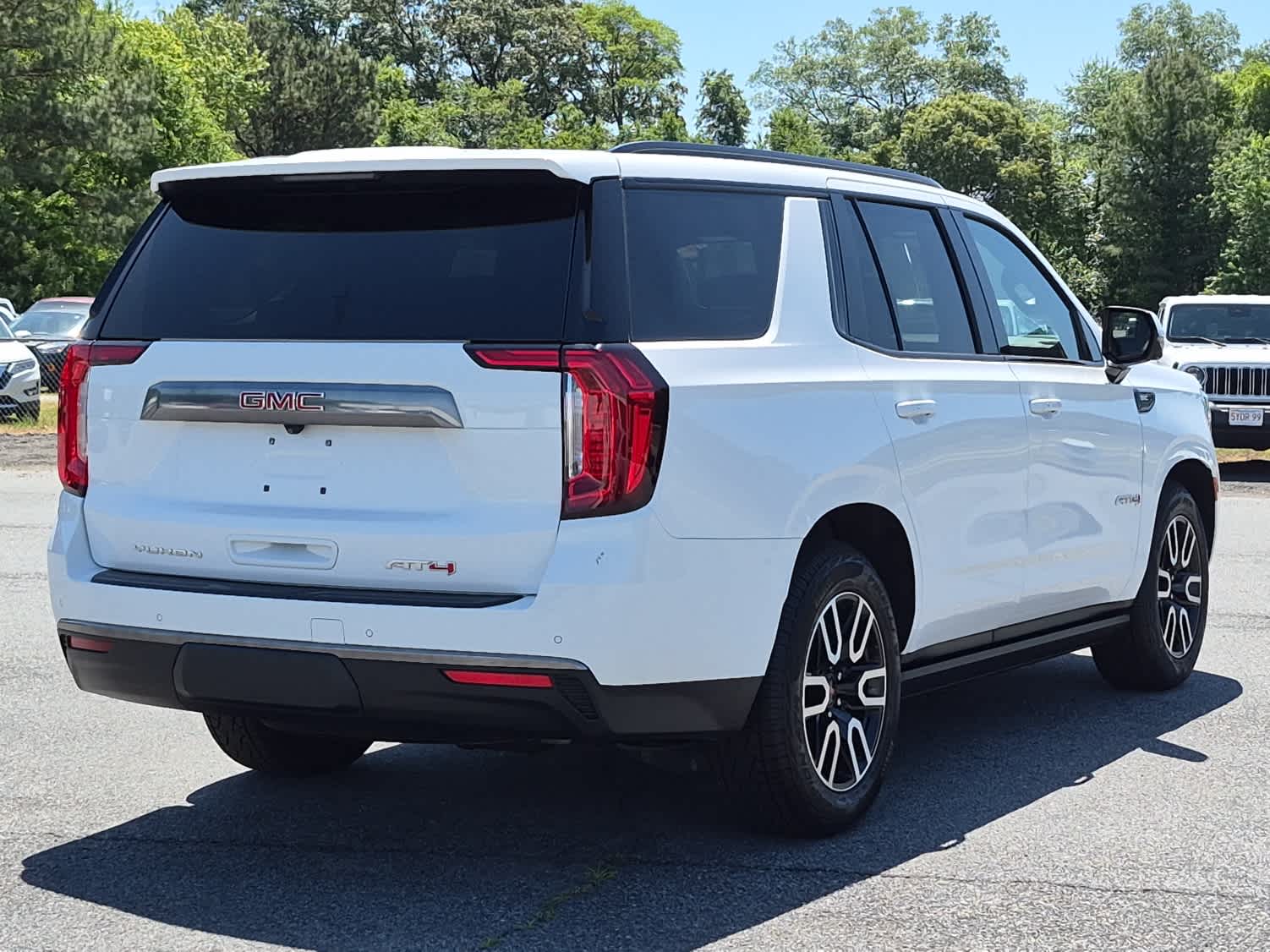 2024 GMC Yukon AT4 - Summit White exterior view 5