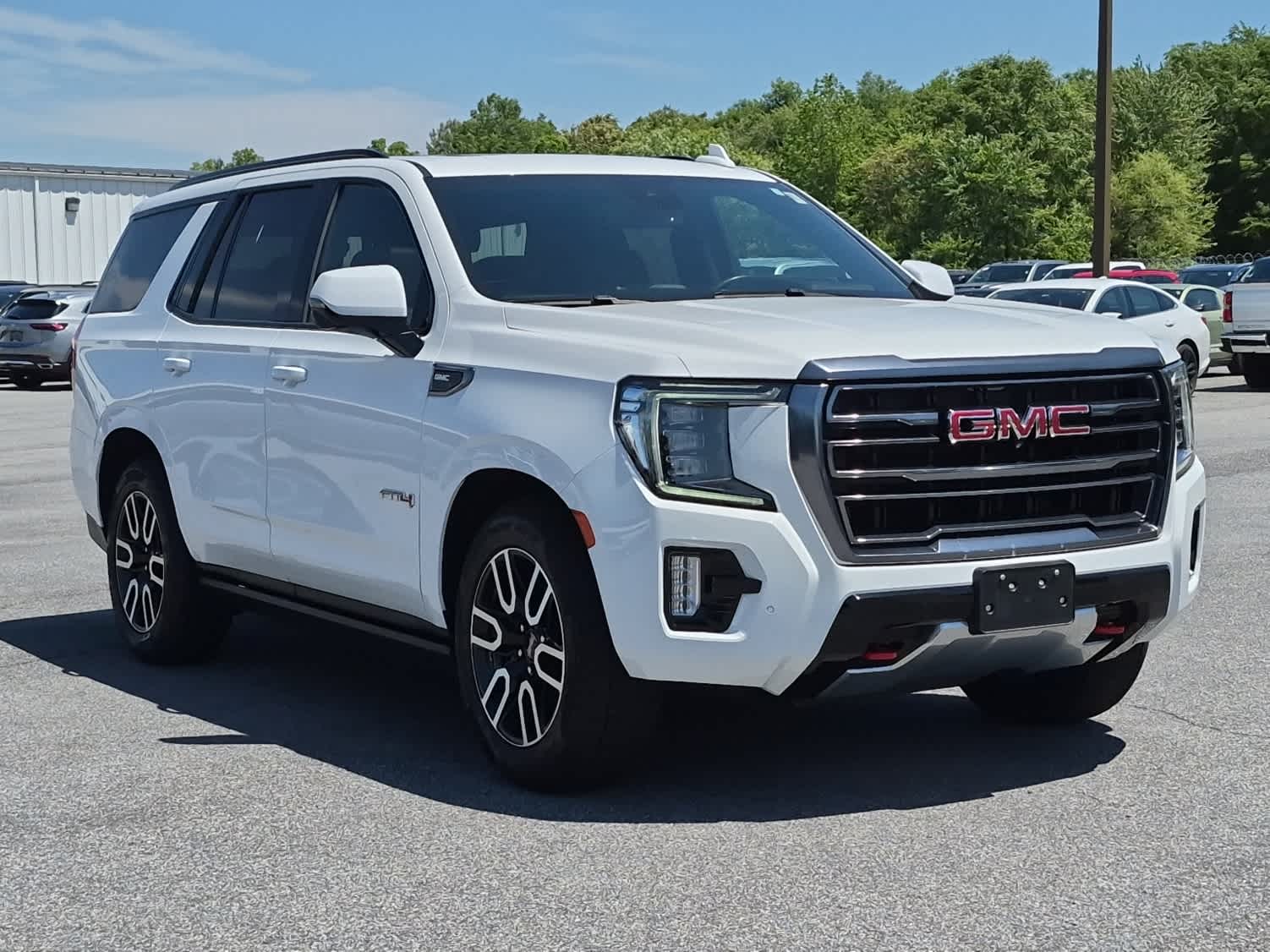 2024 GMC Yukon AT4 - Summit White exterior view 3