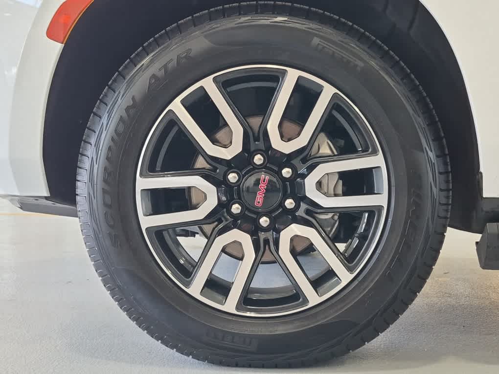 2024 GMC Yukon AT4 - Summit White exterior view 7