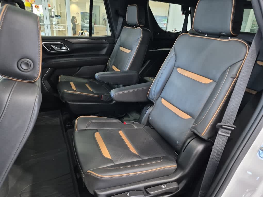 2024 GMC Yukon AT4 - Summit White exterior view 9