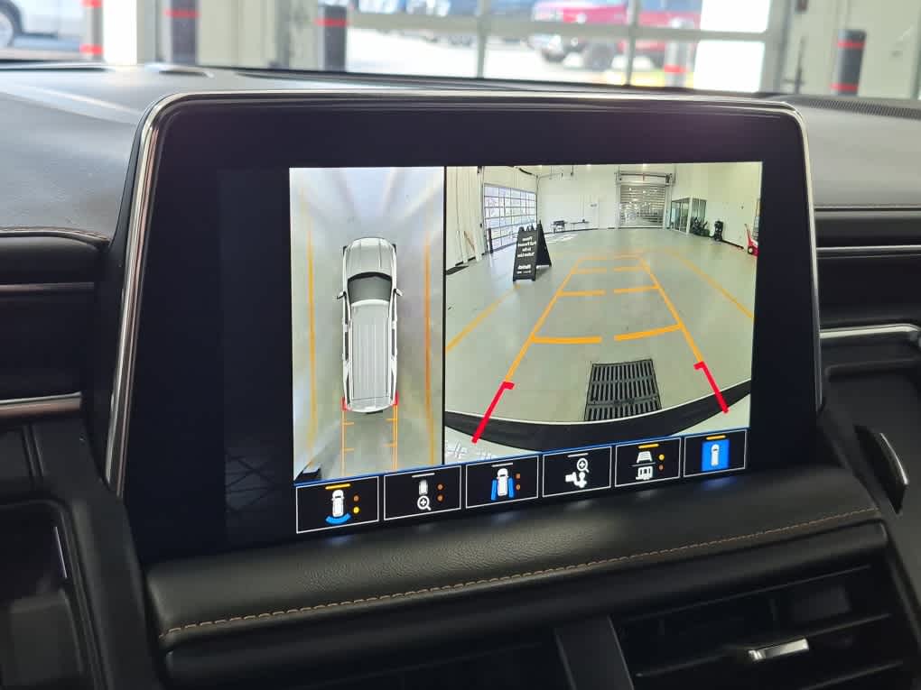 2024 GMC Yukon AT4 - Summit White exterior view 17