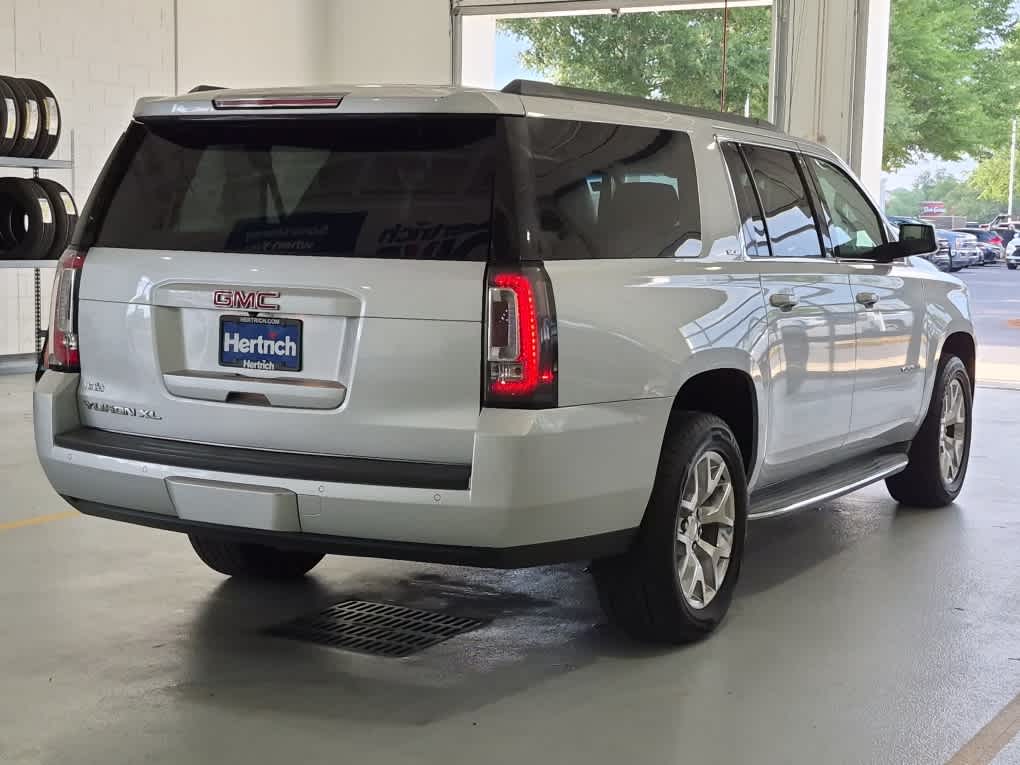 2015 GMC Yukon XL SLE - Quicksilver Metallic exterior view 4