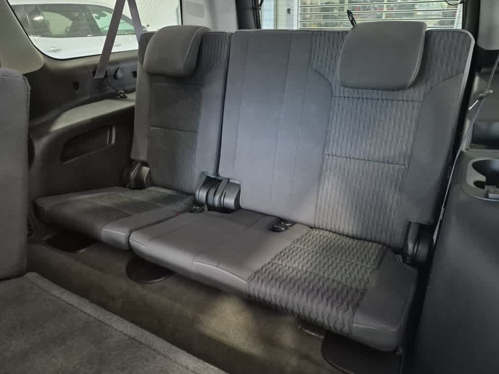 2015 GMC Yukon XL SLE - Quicksilver Metallic exterior view 8