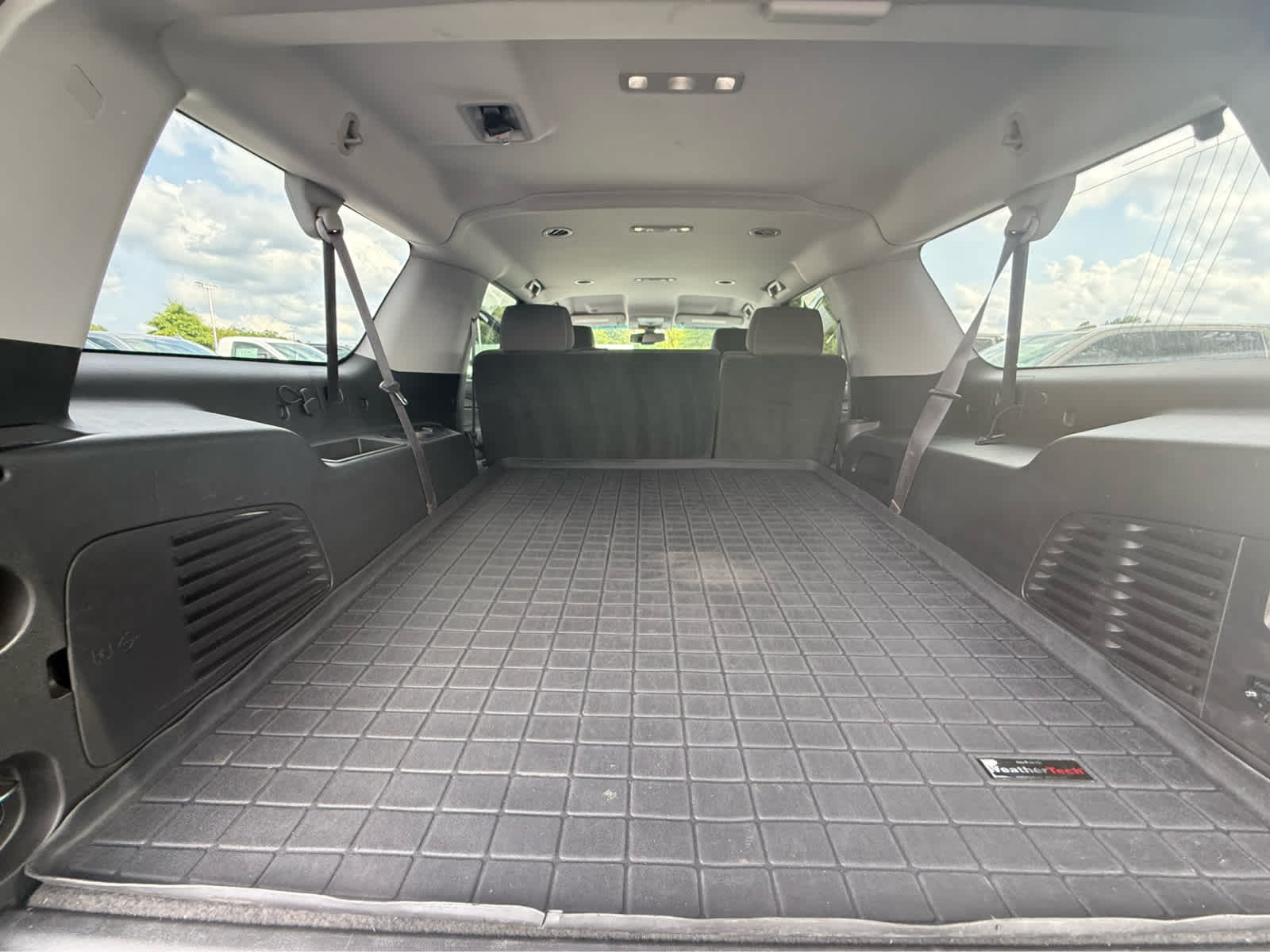 2015 GMC Yukon XL SLE - Quicksilver Metallic exterior view 19