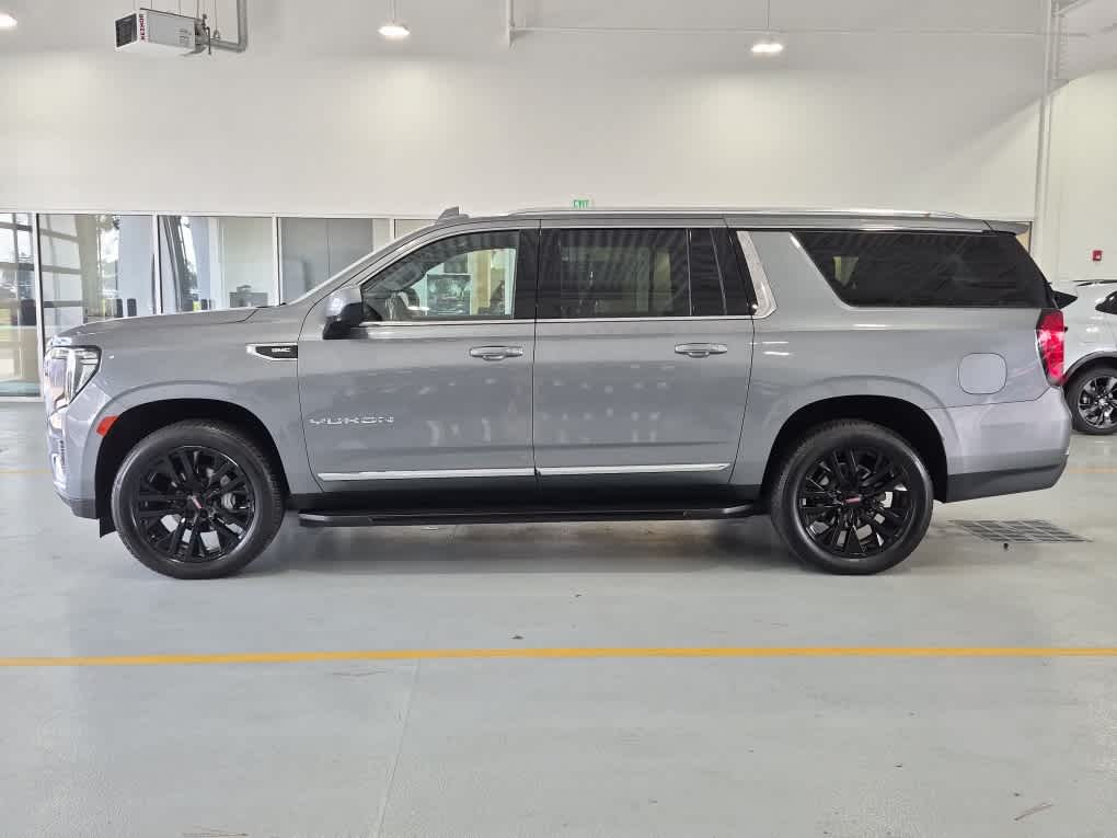 2021 GMC Yukon XL SLT - Satin Steel Metallic exterior view 5