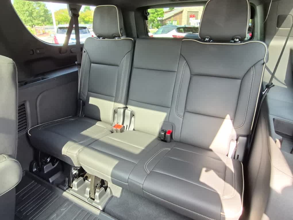 2026 GMC Yukon XL Elevation - Onyx Black exterior view 7