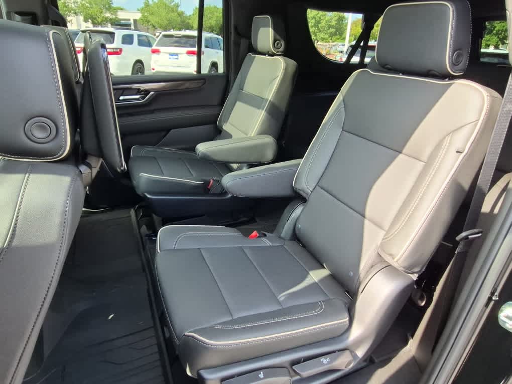 2026 GMC Yukon XL Elevation - Onyx Black exterior view 8