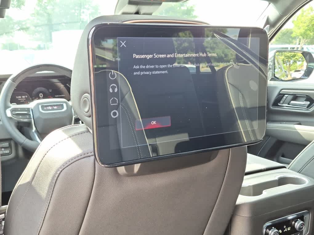 2026 GMC Yukon XL Elevation - Onyx Black exterior view 9