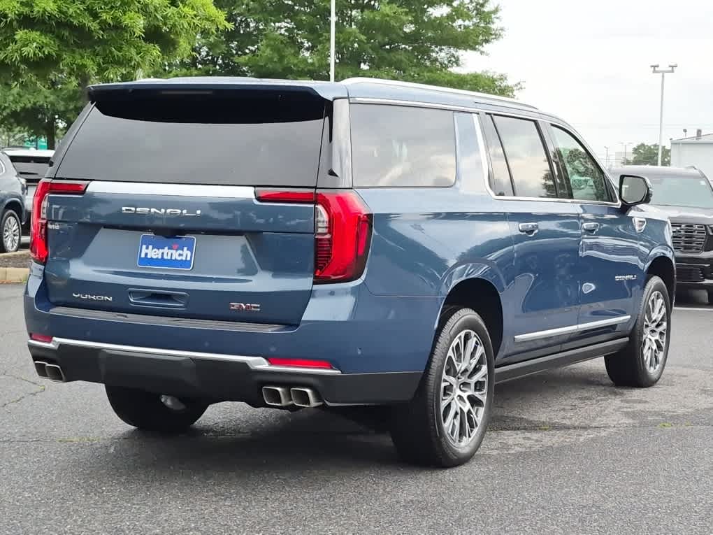 2026 GMC Yukon XL Denali Denali - Downpour Metallic exterior view 3