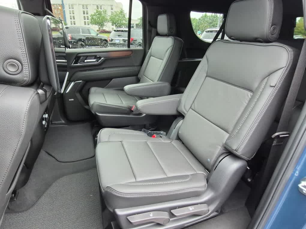 2026 GMC Yukon XL Denali Denali - Downpour Metallic exterior view 8