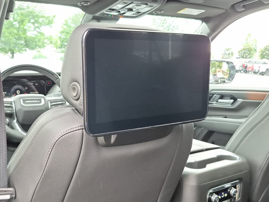 2026 GMC Yukon XL Denali Denali - Downpour Metallic exterior view 9