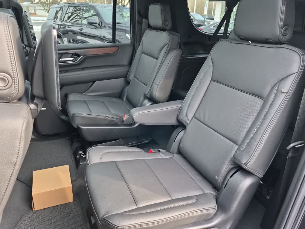 2026 GMC Yukon XL Denali Denali - Titanium Rush Metallic exterior view 8
