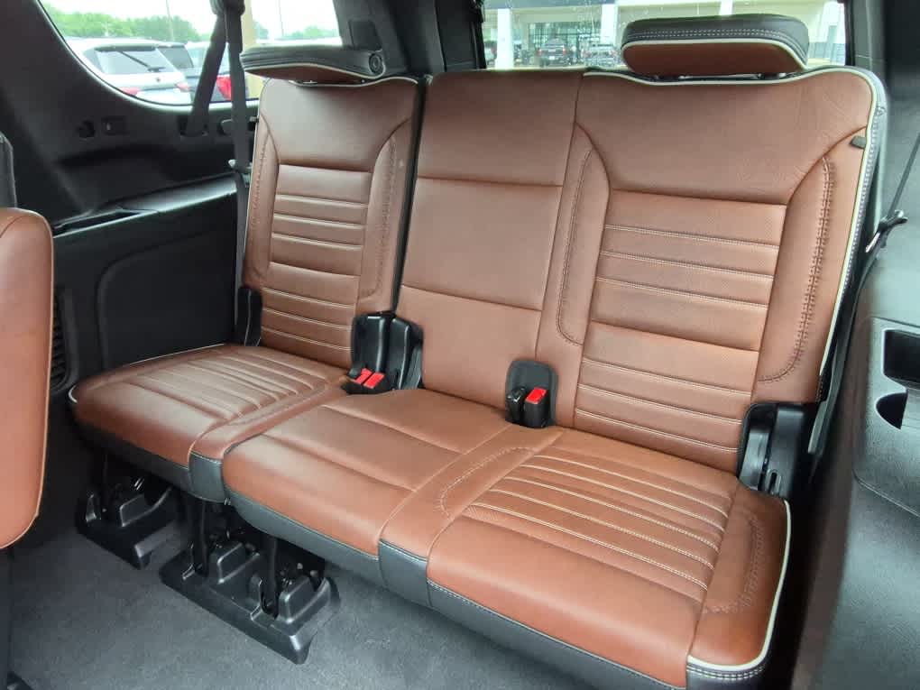2023 GMC Yukon Denali Ultimate Denali Ultimate - Onyx Black exterior view 9