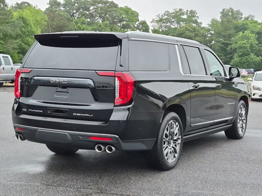 2023 GMC Yukon Denali Ultimate Denali Ultimate - Onyx Black exterior view 5