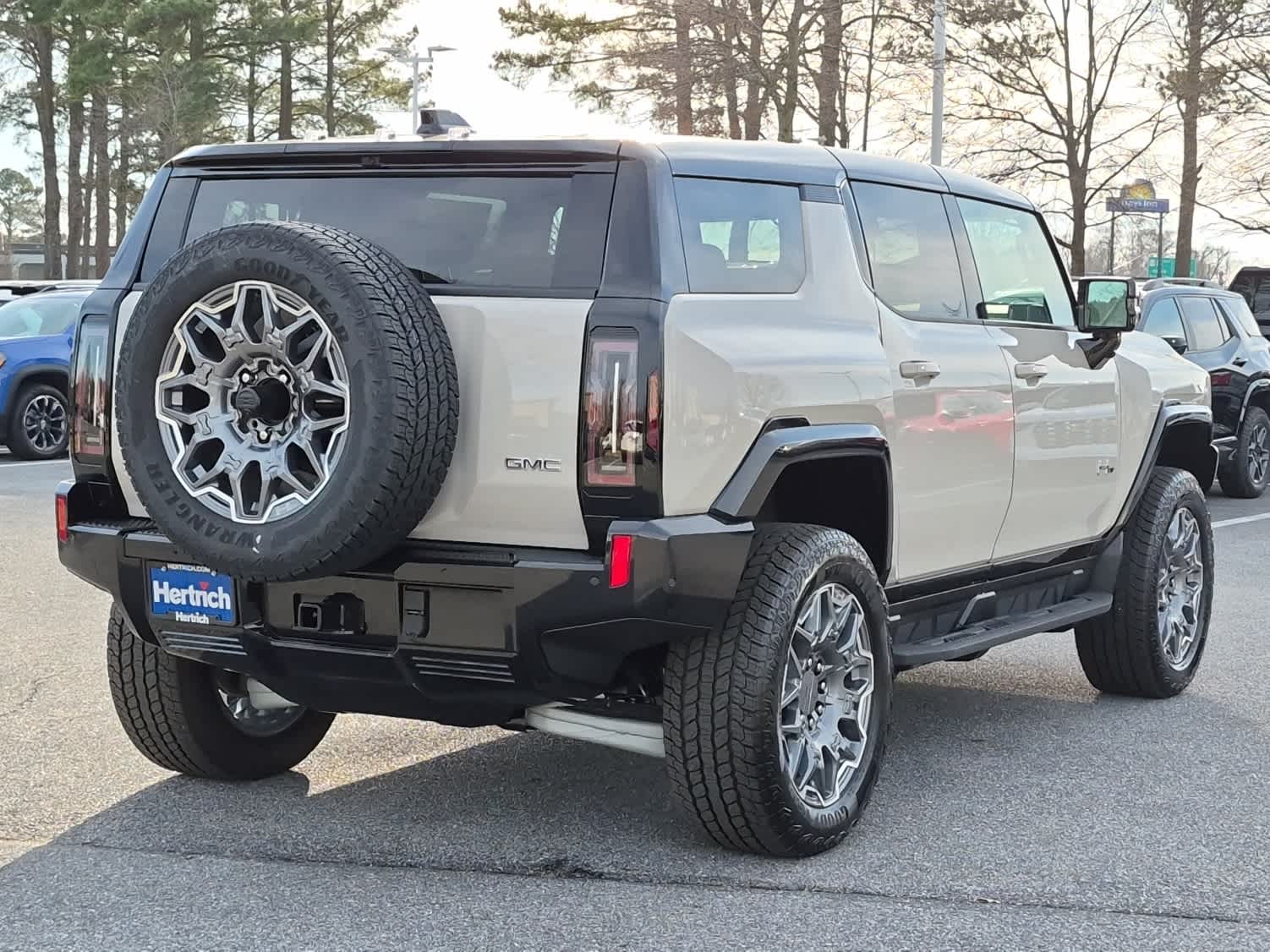 2026 GMC HUMMER EV SUV 3X - COASTAL DUNE exterior view 3