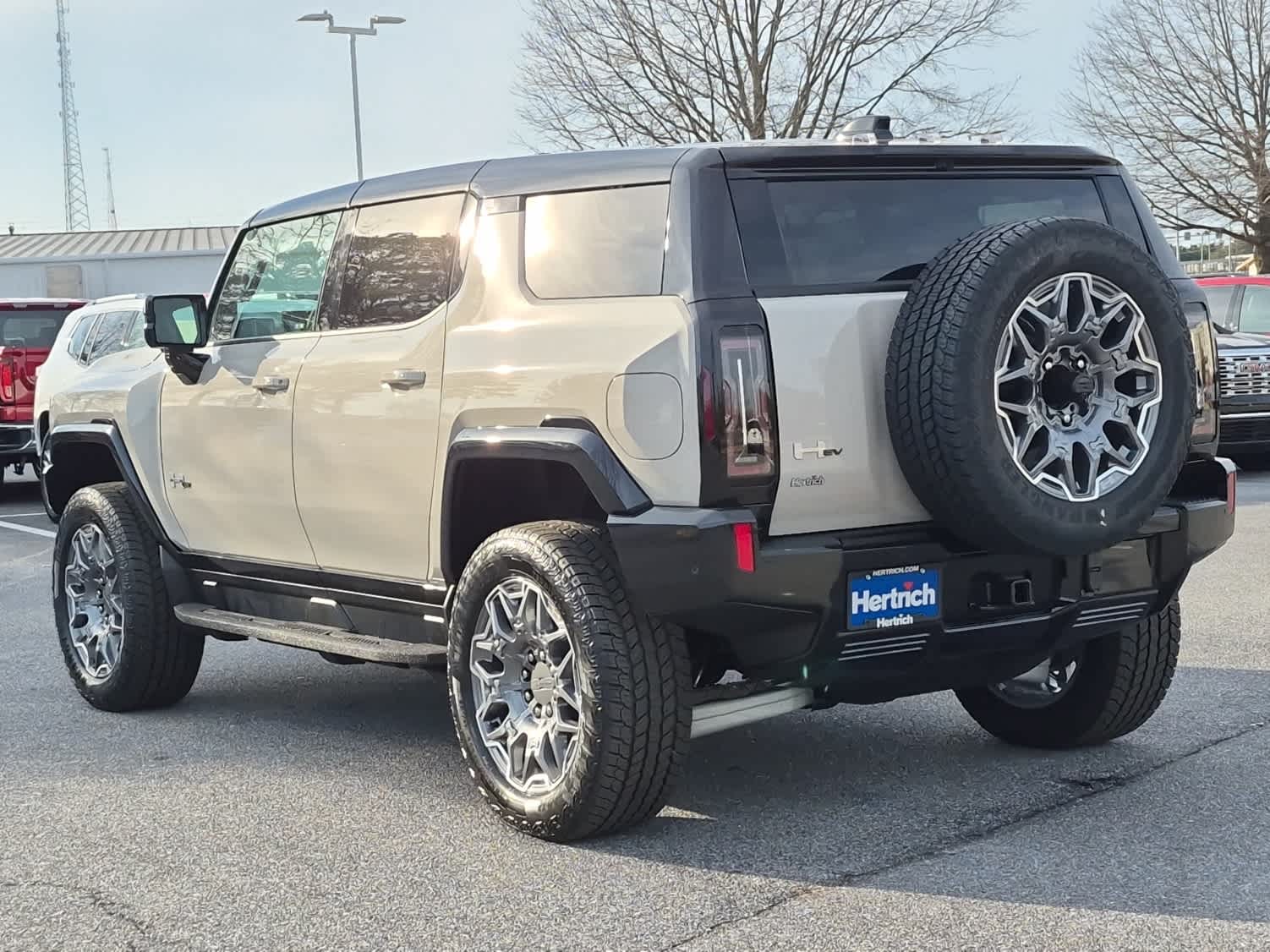 2026 GMC HUMMER EV SUV 3X - COASTAL DUNE exterior view 4