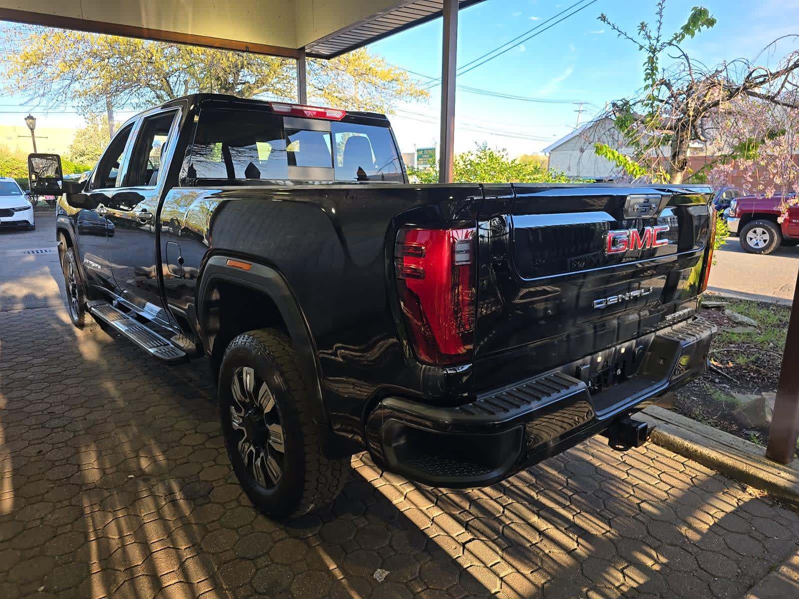 2024 GMC Sierra 2500HD Denali - Onyx Black exterior view 2