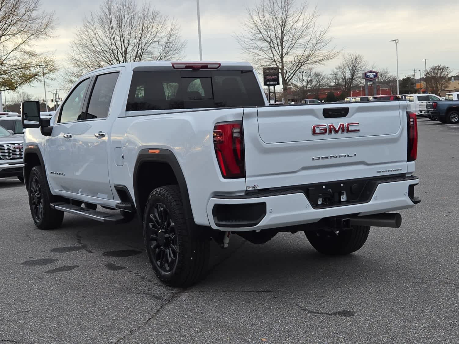 2026 GMC Sierra 2500HD Denali - GLACIER WHITE TRICOAT exterior view 4