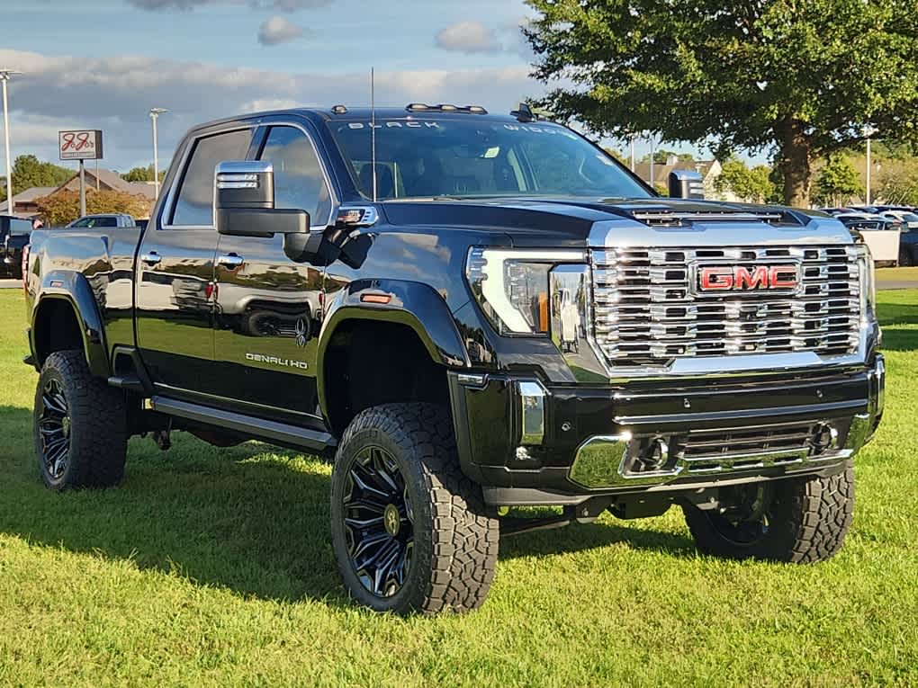 2025 GMC Sierra 2500HD Denali - Onyx Black exterior view 2