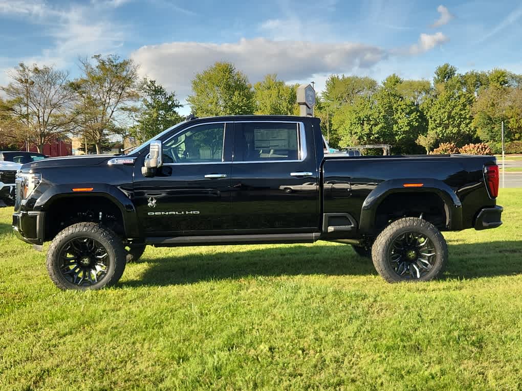 2025 GMC Sierra 2500HD Denali - Onyx Black exterior view 5
