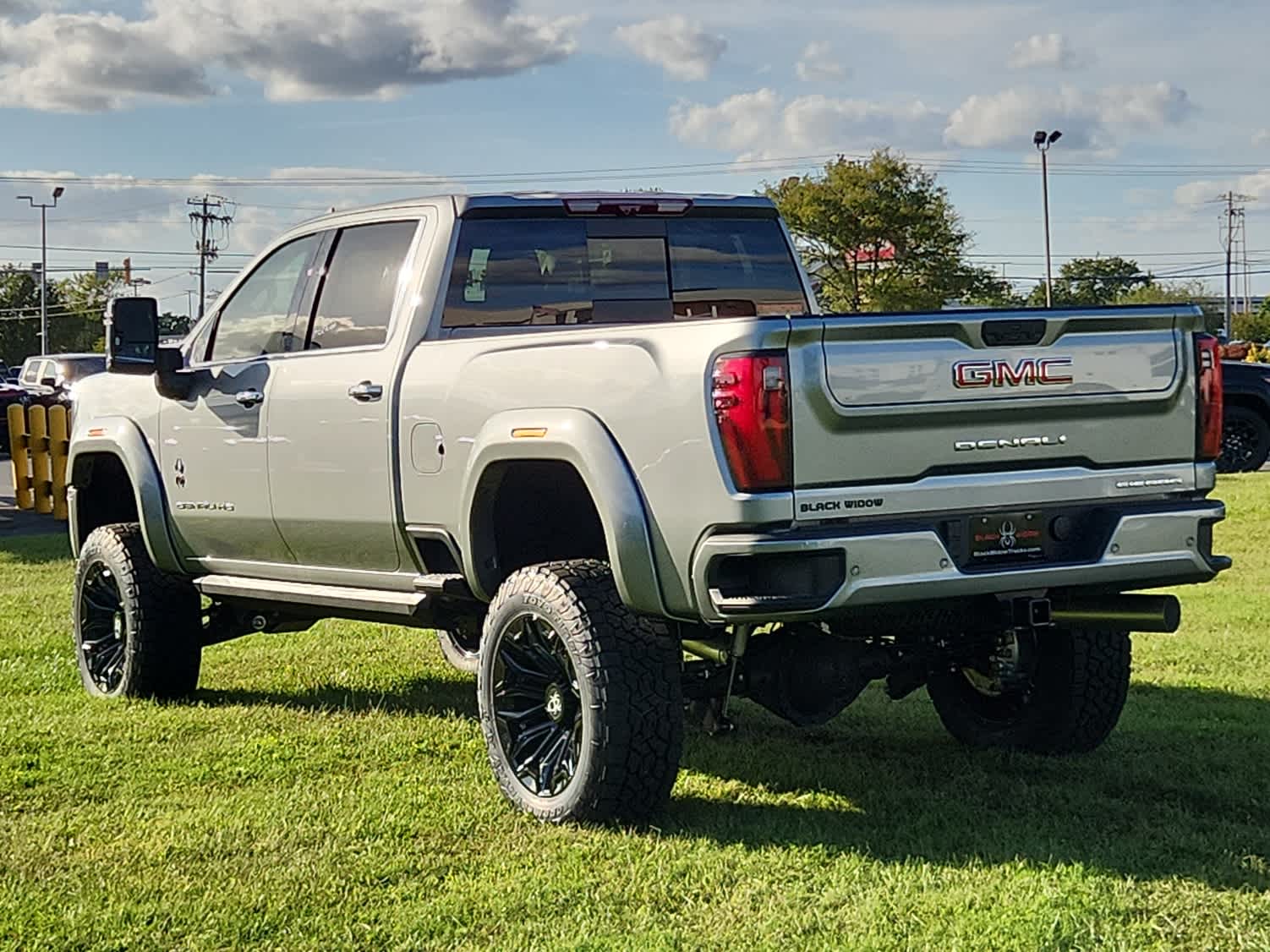 2025 GMC Sierra 2500HD Denali - Sterling Metallic exterior view 4