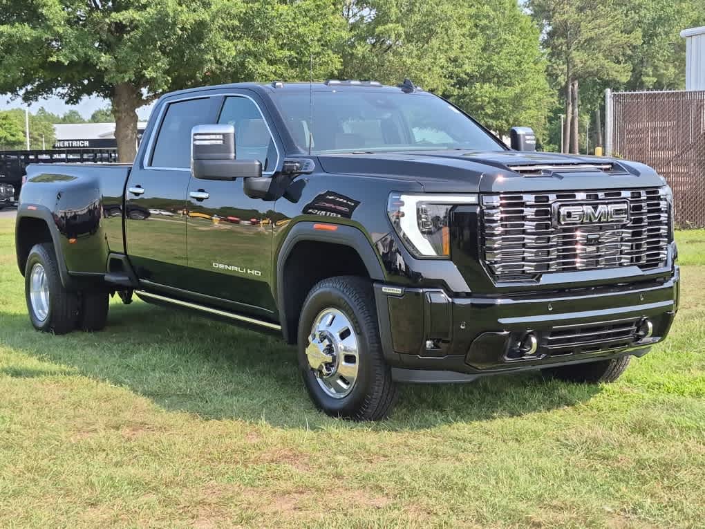 2026 GMC Sierra 3500HD Denali Ultimate - Onyx Black exterior view 2
